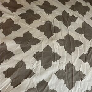 Patterned twin comforter
